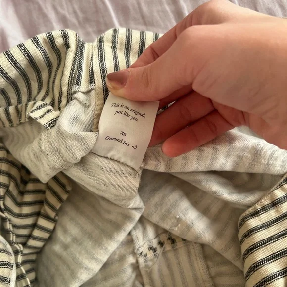 Orseund Iris Black and Tan Striped Tote - Picture 8 of 11